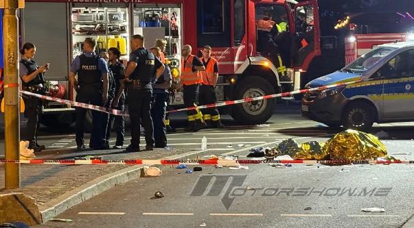 مأساة في فرانكفورت: وفاة شقيقين توأمين بحادث دهس وفرار السائق