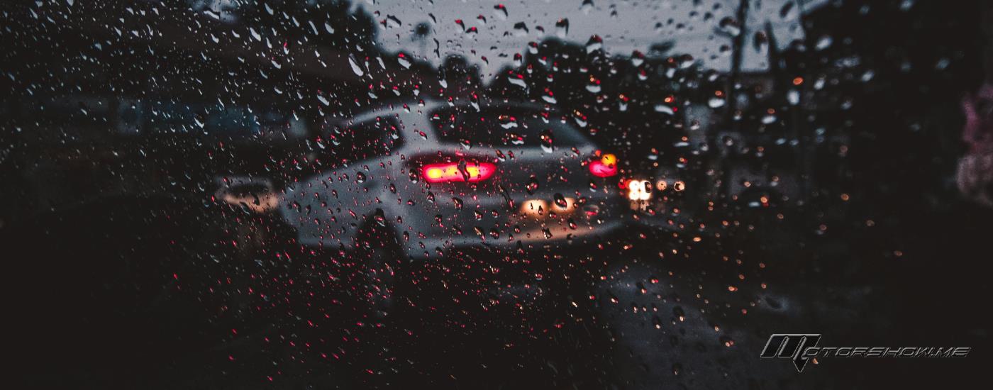 هطول الأمطار يشلّ حركة الطرق في السعودية