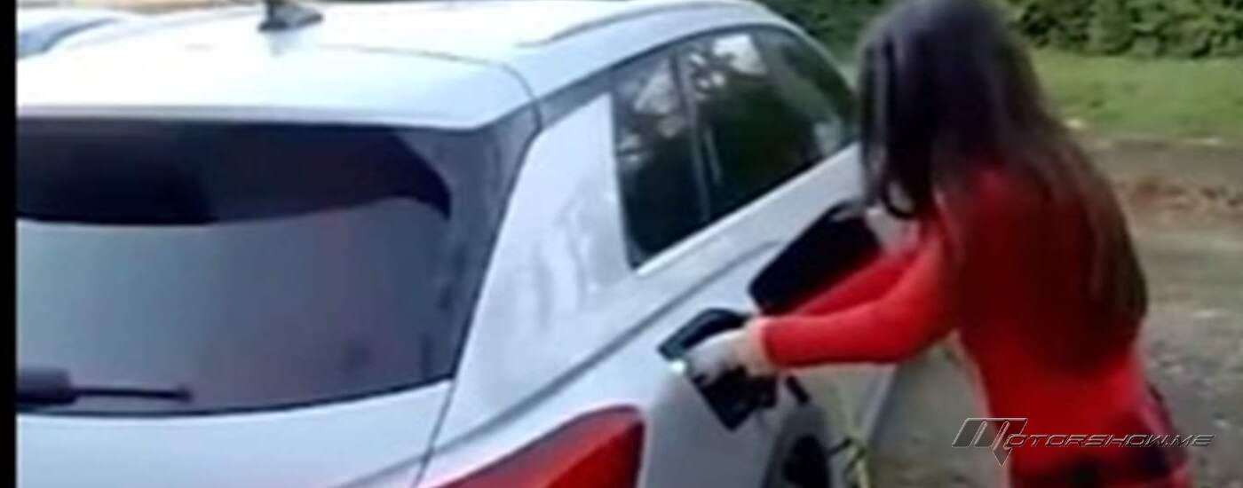 بالفيديو: أم بريطانية تطارد لص زينة عيد الميلاد بعد سرقتها أمام منزلها