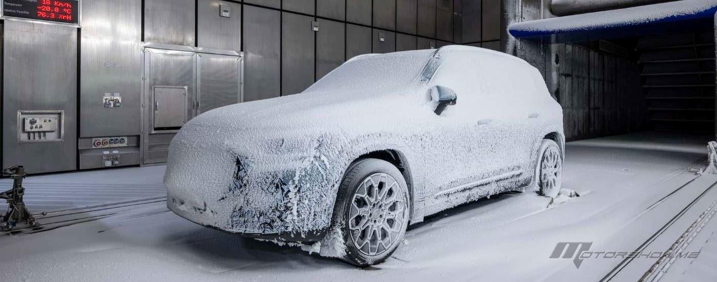 مرسيدس تختبر سيارتها الجديدة في أقسى ظروف البرد والحرارة