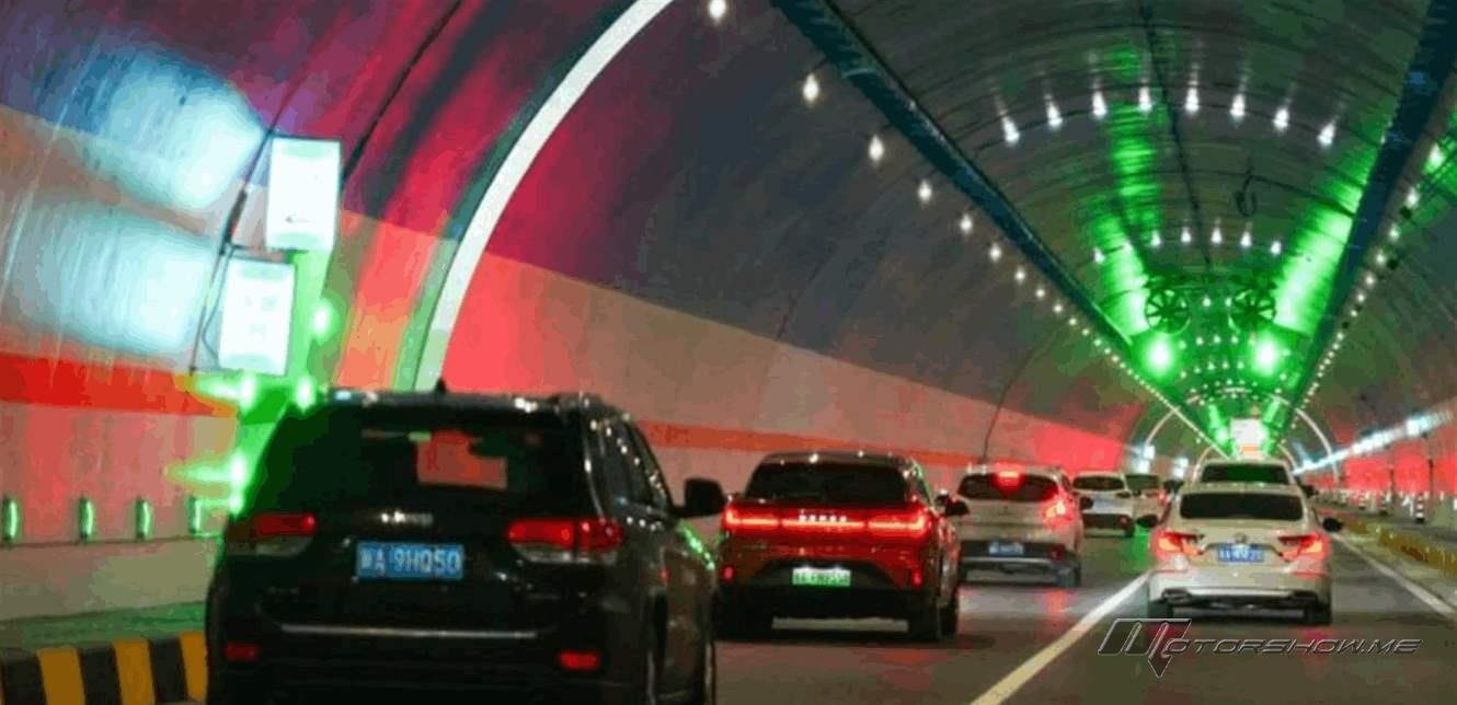 الصين تفتتح أطول نفق طريق سريع في العالم ويعيد رسم حركة التنقل في شينجيانغ