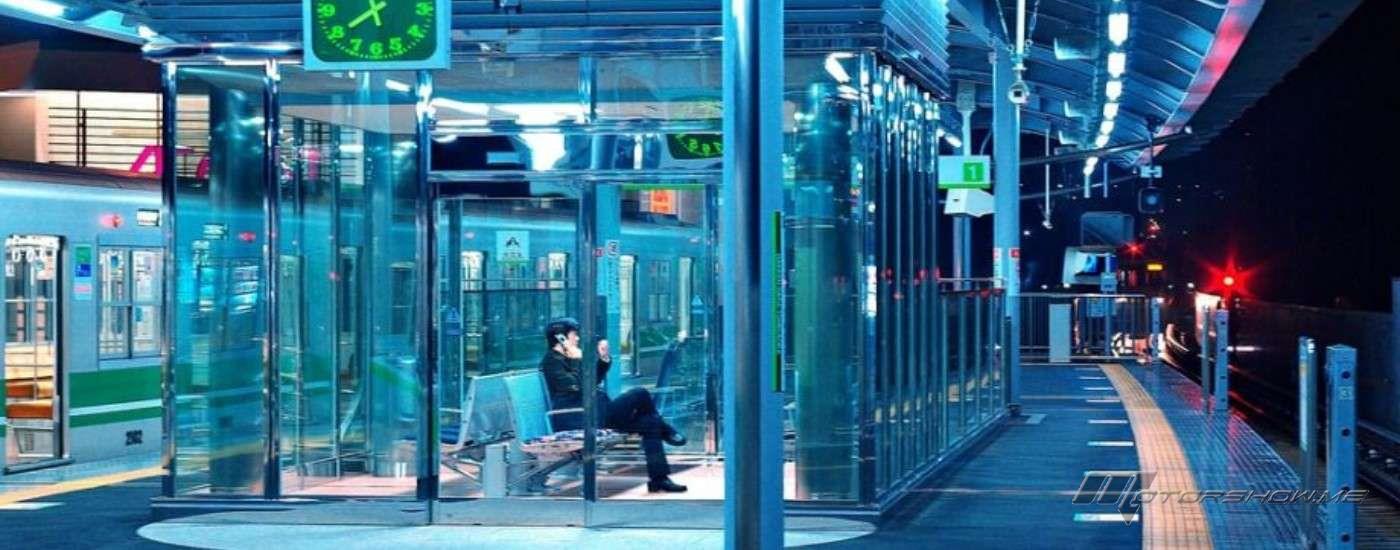 الإضاءة الزرقاء في محطات القطارات اليابانية… خطوة مبتكرة لتقليل حالات الانتحار وتعزيز الهدوء