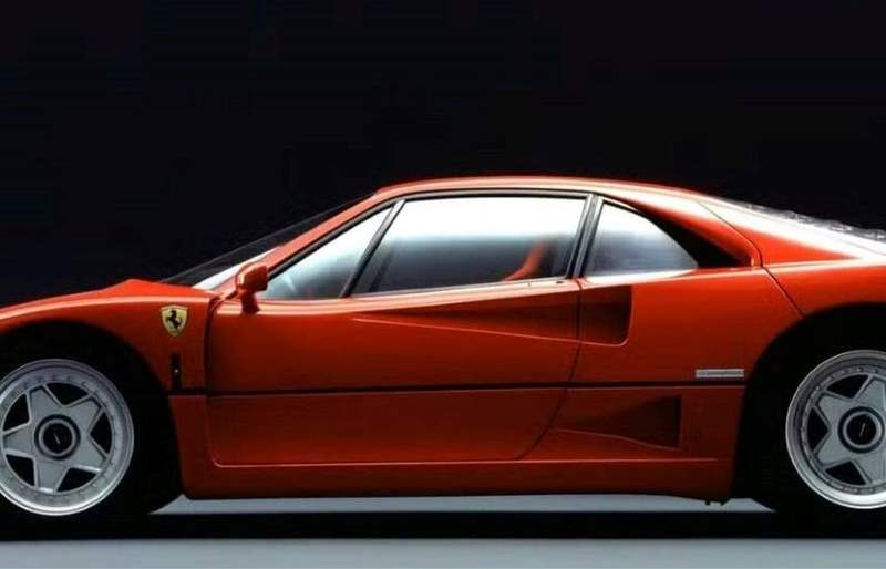 فيراري F40 1987  تتجاوز 320 كم/س