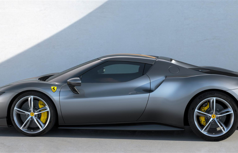 ثري يرفع فيراري إلى شرفته بالونش لكن الحكاية انتهت بخيبة