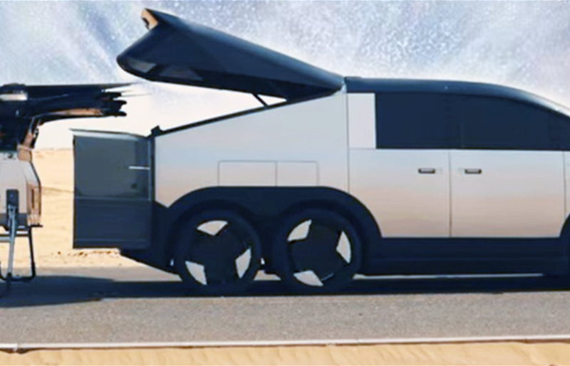 السيارة التي تحمل طائرة بداخلها تعود إلى الواجهة