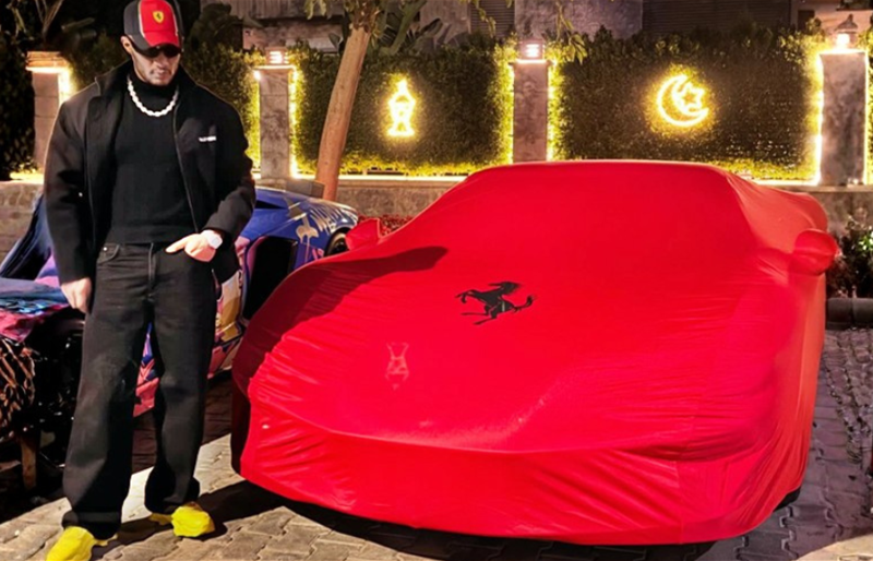 محمد رمضان يثير الجدل بشراء فيراري 296 GTB ويتحدى جمهوره لتخمين لونها