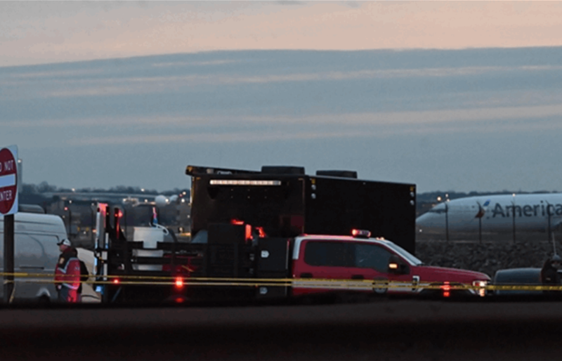 حادث مأساوي في مطار أمريكي: قتلى إثر اصطدام طائرة بمركبة إطفاء