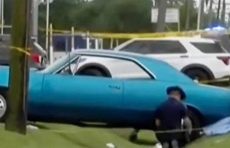 لحظات رعب في موكب احتفالي… سيارة تندفع وسط المحتفلين وتخلّف إصابات