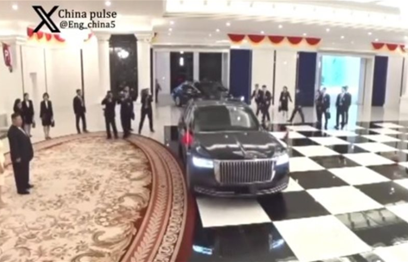 مشهد نادر في بيونغ يانغ: سيارة الرئيس الصيني تدخل القصر مباشرة