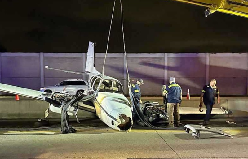 طائرة تهبط مباشرة على سيارة