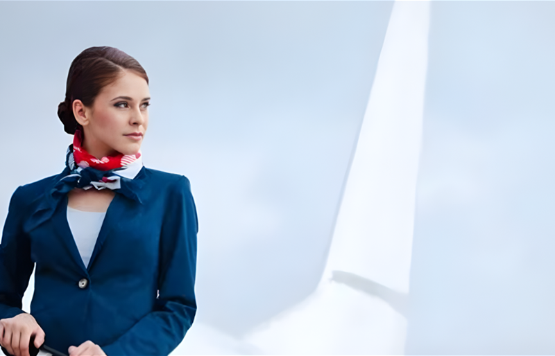 ابتسامة مضيفات الطيران: أكثر من مجرد ترحيب ودّي