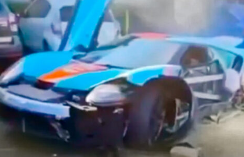 تحطم فورد GT40 نادرة بقيمة 2.5 مليون دولار في كارمايكل بعد دقائق من شرائها!