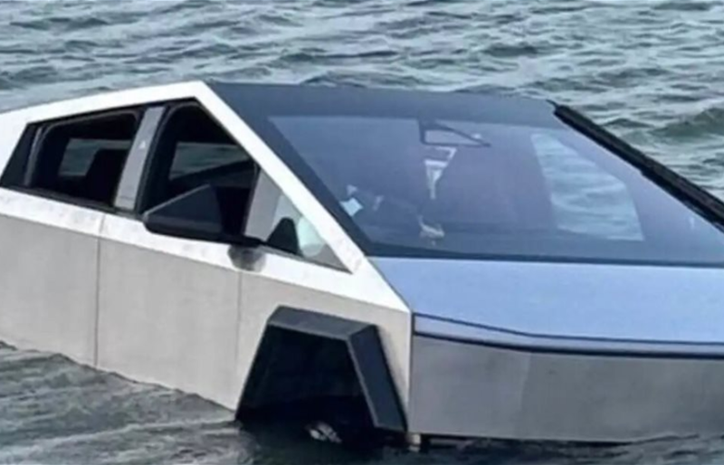 رجل يواجه اتهامات بعد قيادة “Cybertruck” عمداً إلى بحيرة لاختبار ميزة “Wade Mode”